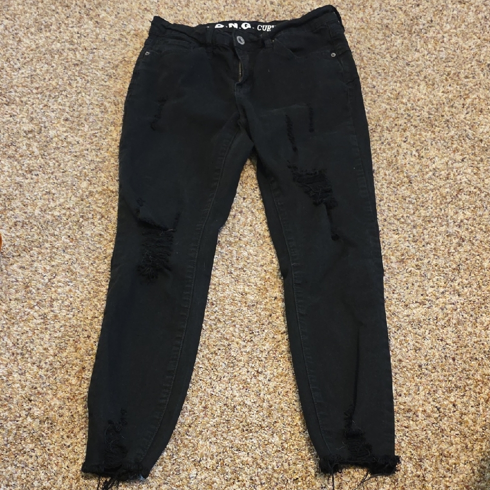 Chic Black Distressed Skinny Jeans
